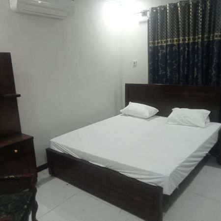 Ryazm Guest House Rawalpindi Extérieur photo