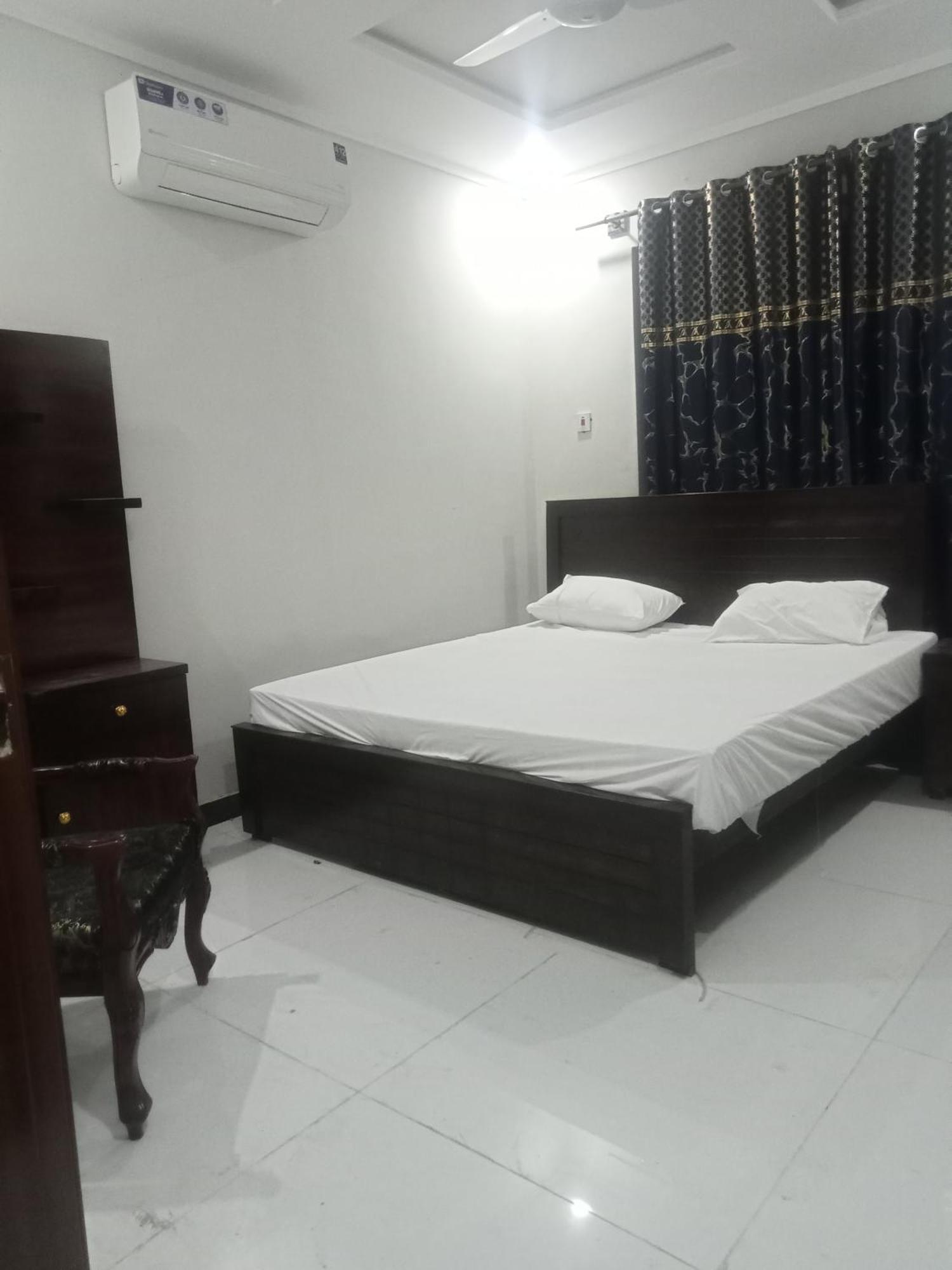 Ryazm Guest House Rawalpindi Extérieur photo