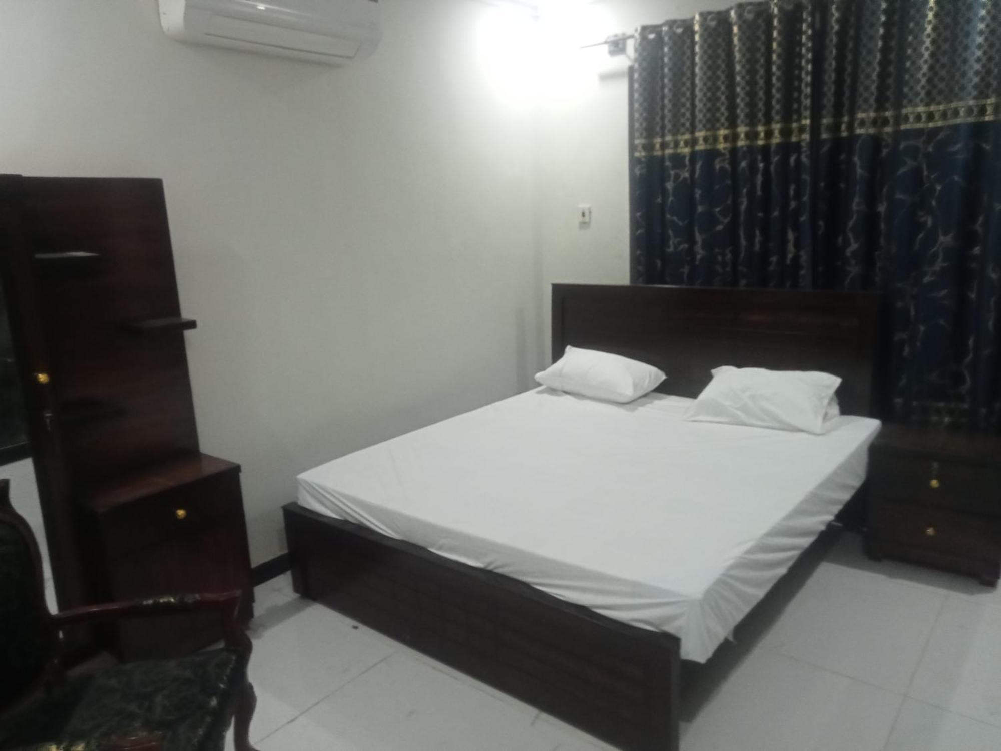 Ryazm Guest House Rawalpindi Extérieur photo