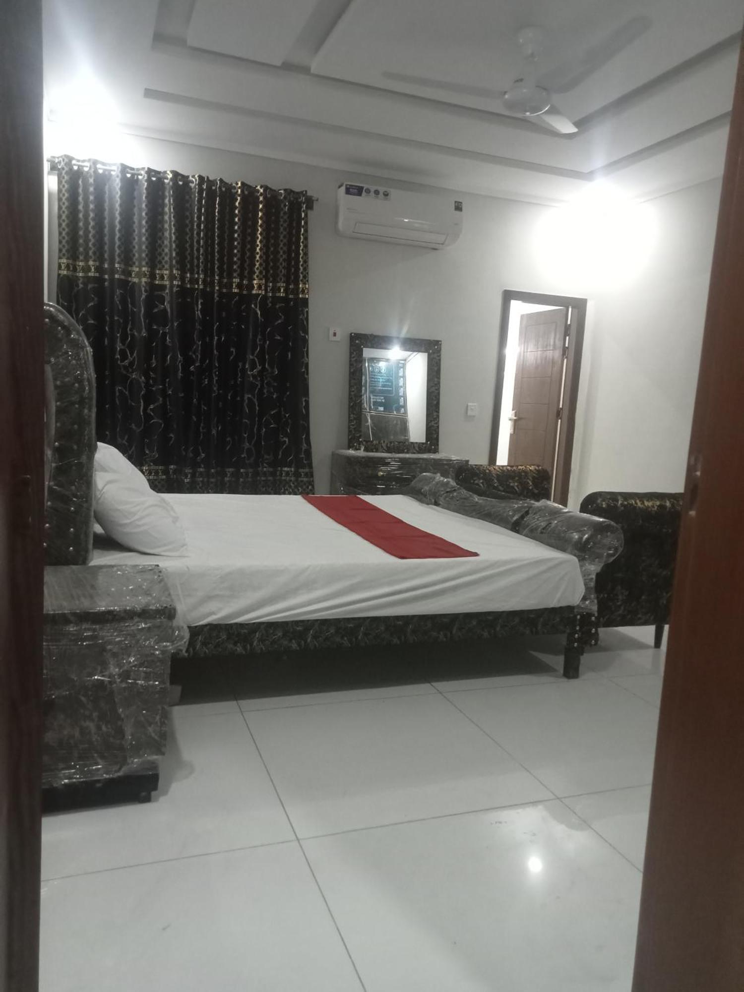 Ryazm Guest House Rawalpindi Extérieur photo